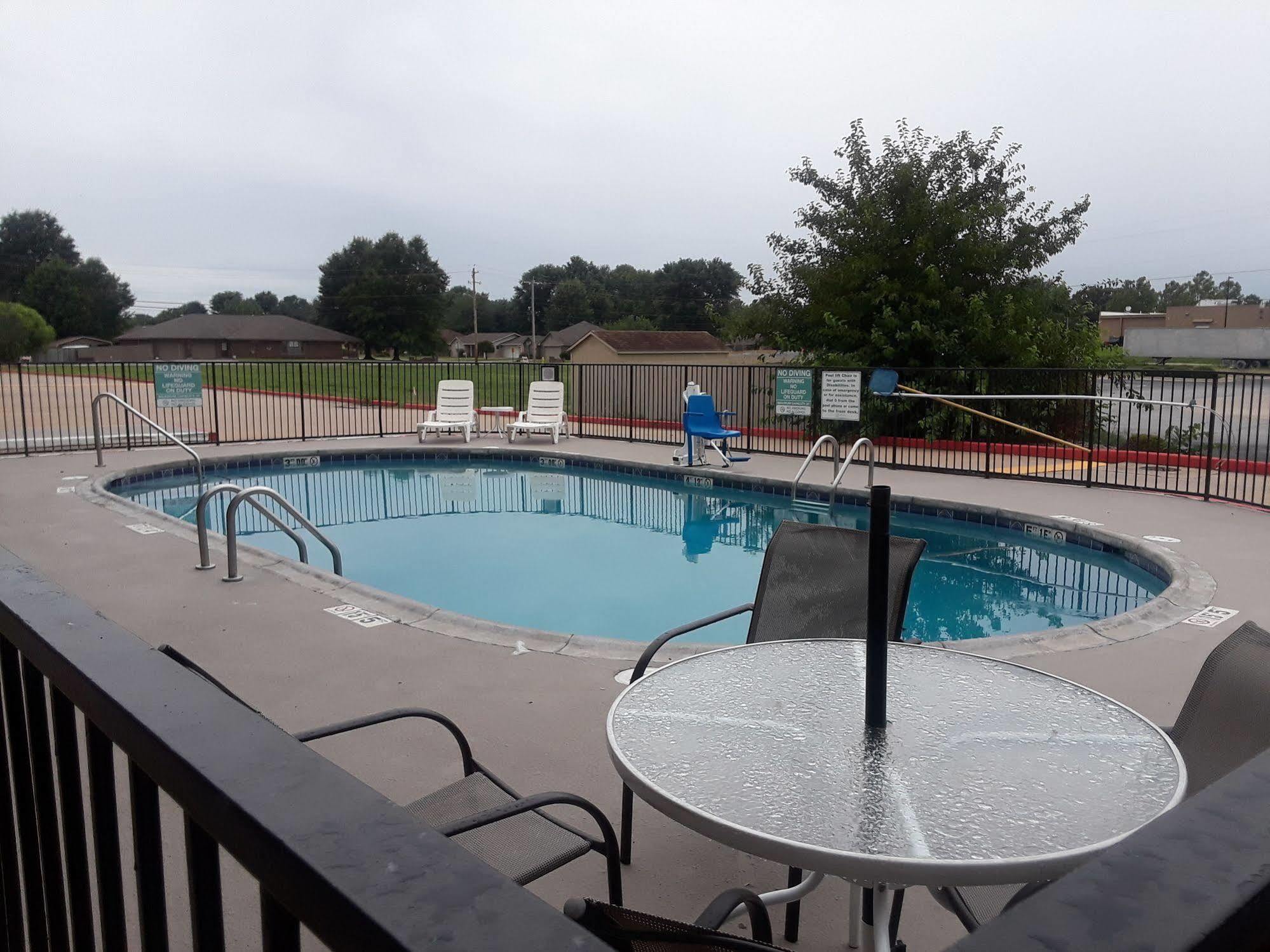 Quality Inn Siloam Springs West Exterior photo